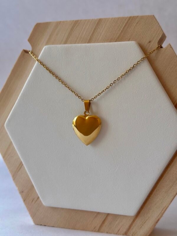 Relicarlio liso chico 2 Relicario corazón chico liso