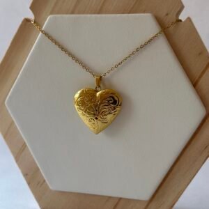 Relicario corazón flor