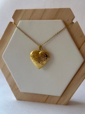 Relicario corazón flor